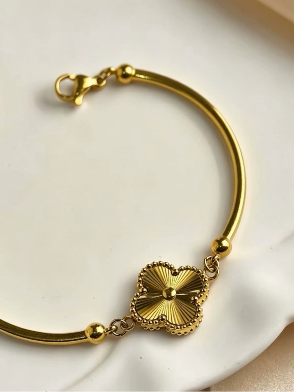 New Gold Clover Bracelet Luxury Look